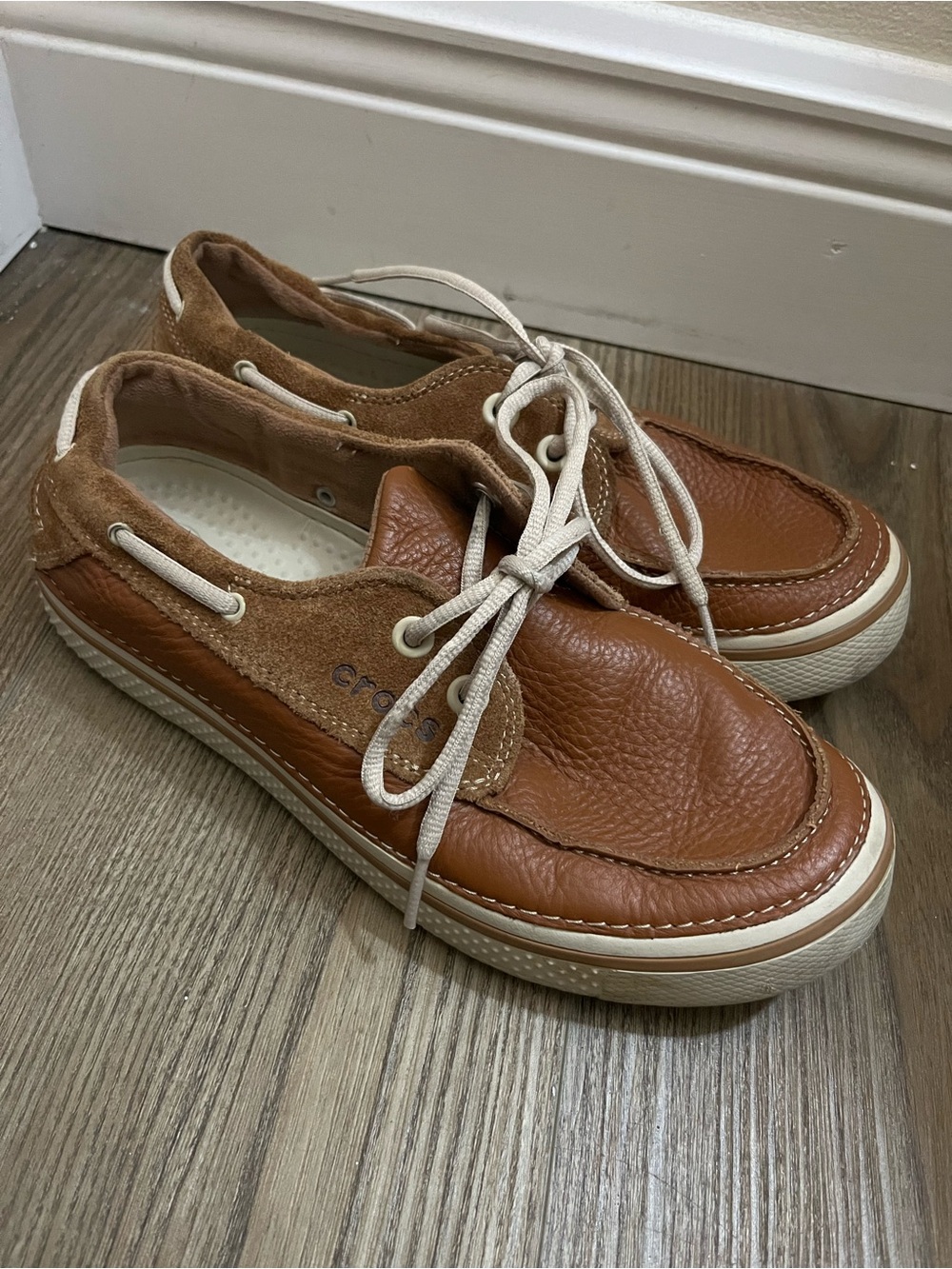 CROCS Men’s Beige and Cream Leather Boat Shoes Loafers